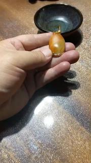 原籽～蛋形聚红皮吊坠～新疆产和田玉籽料原石～天然未修～18k金包镶