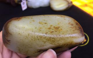 80万买的和田玉原石,还不如家里5千收藏的小籽!