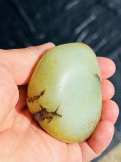 和田玉籽料颜色的过度,自然不做作.#翡翠珠宝#