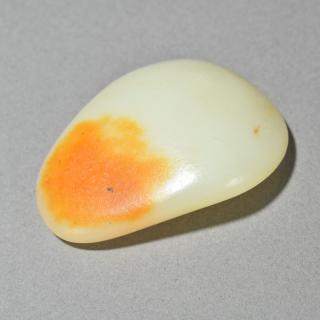 和田玉籽料红皮原石重53g