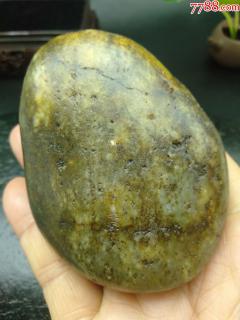 1650和田玉秋梨皮青玉籽料原石244克